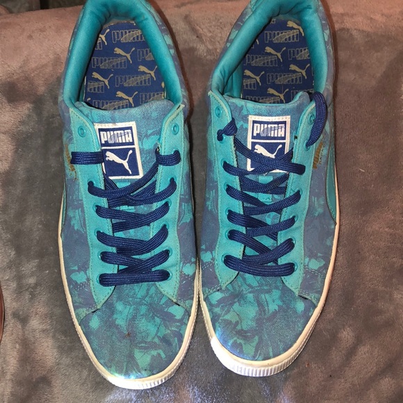 PUMA BLUE DESIGNS WITH DARK BLUE OUTLINE SIZE 12 - Picture 1 of 9